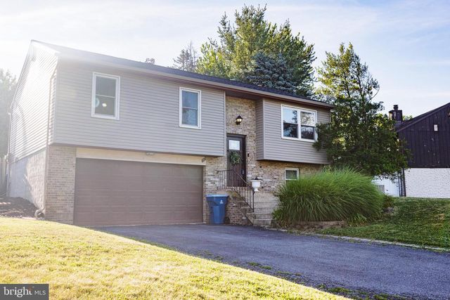 208 N CHURCH ST, Mountville, PA 17554