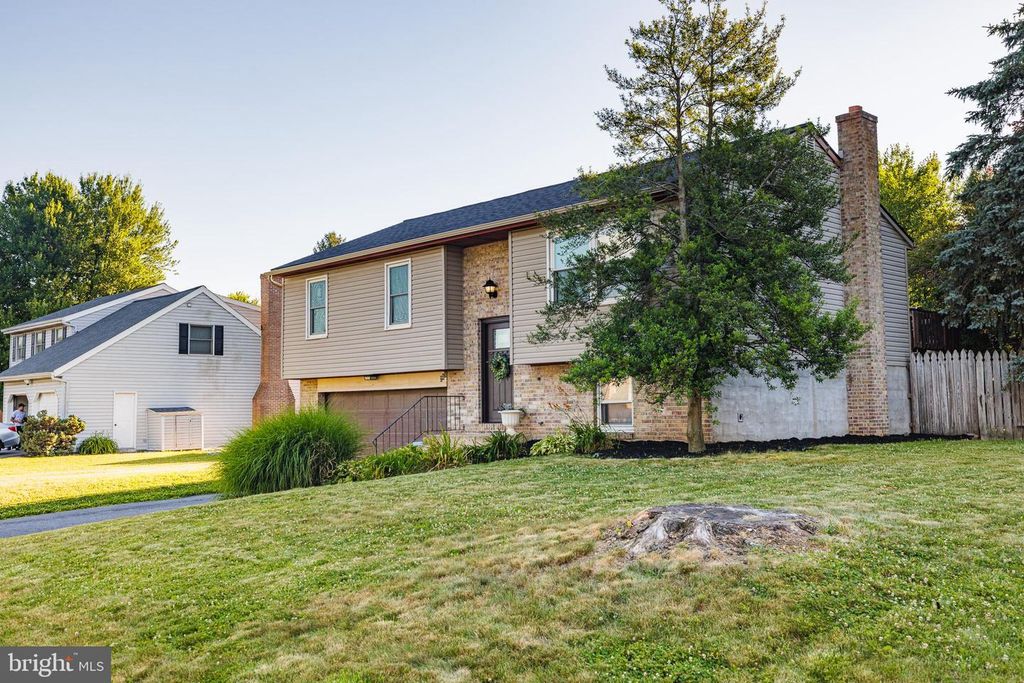 208 N CHURCH ST, Mountville, PA 17554