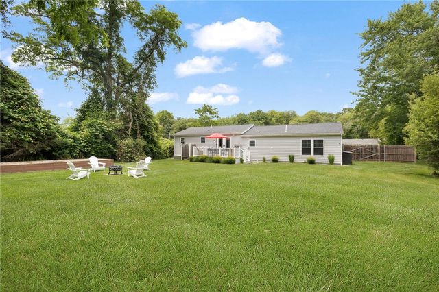 48 Foddering Farm Road, Narragansett, RI 02882