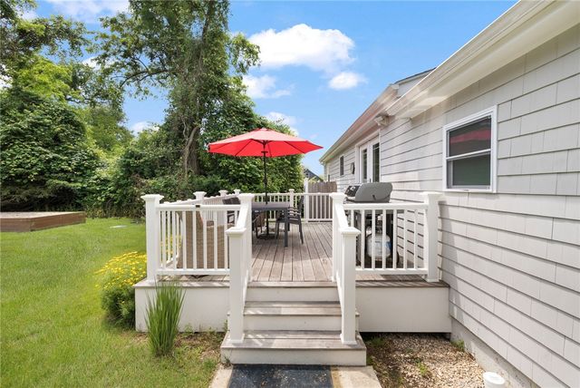 48 Foddering Farm Road, Narragansett, RI 02882