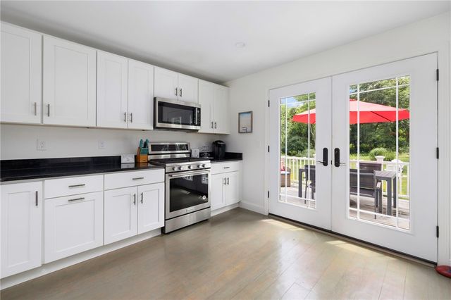 48 Foddering Farm Road, Narragansett, RI 02882