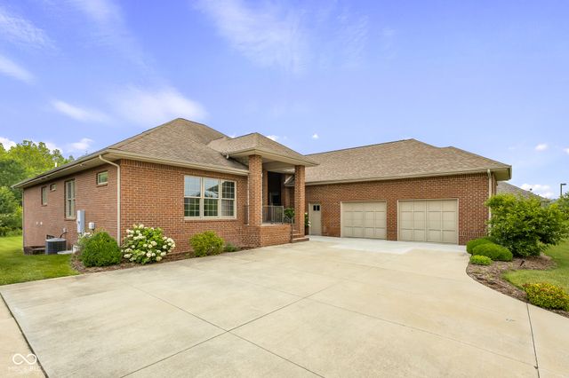 888 Westcreek Drive, Columbus, IN 47201