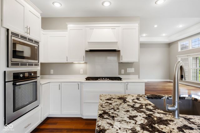 888 Westcreek Drive, Columbus, IN 47201