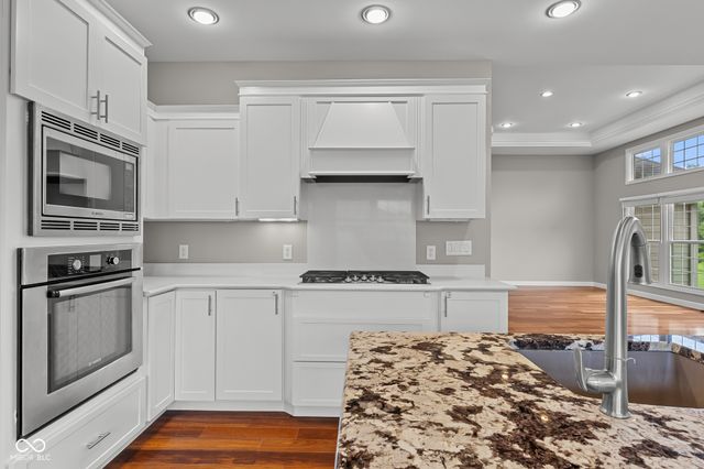 888 Westcreek Drive, Columbus, IN 47201