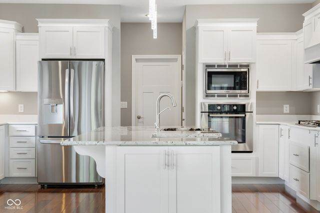 888 Westcreek Drive, Columbus, IN 47201