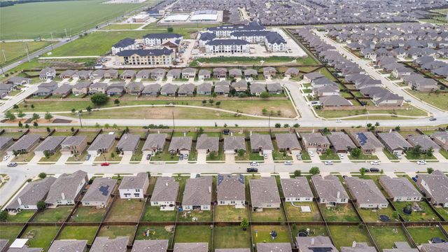 1809 Waggoner Drive, Aubrey, TX 76227