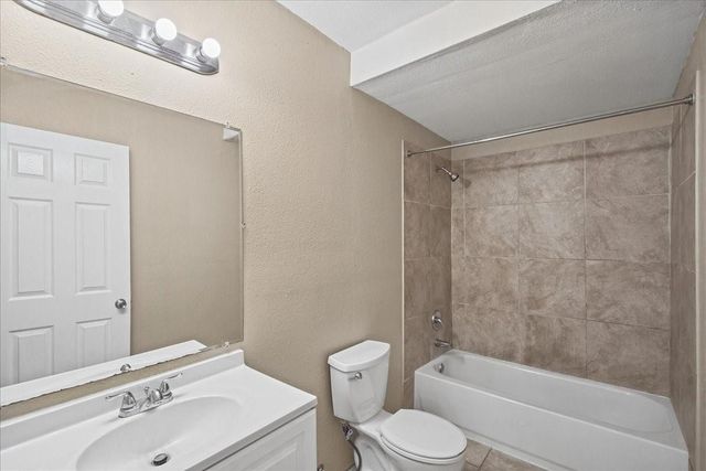 3005 Avenue L, Galveston, TX 77550