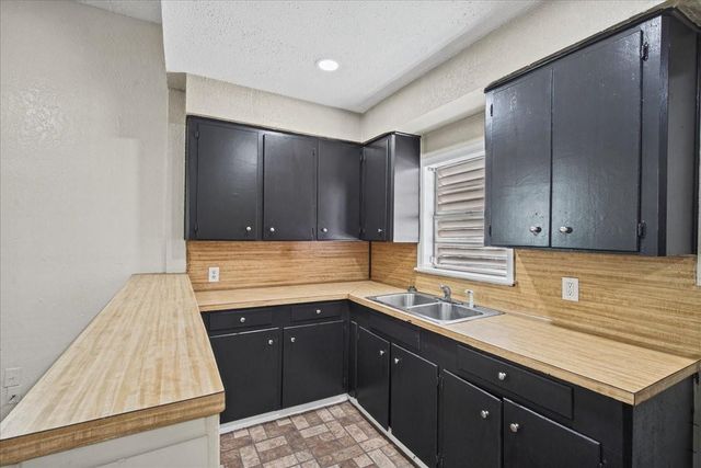 3005 Avenue L, Galveston, TX 77550