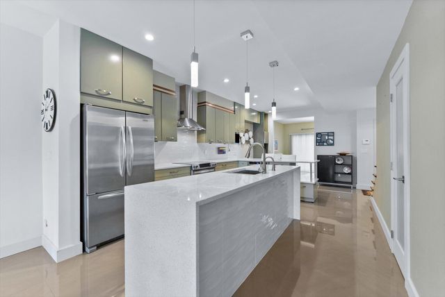 1301 N Riverside Drive 10, Pompano Beach, FL 33062