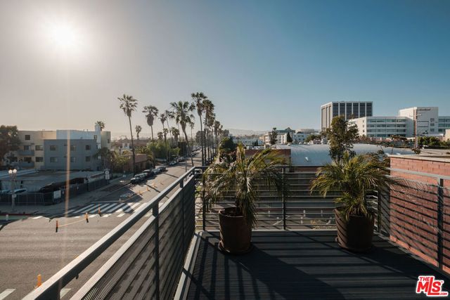 1912 Broadway 205, Santa Monica, CA 90404