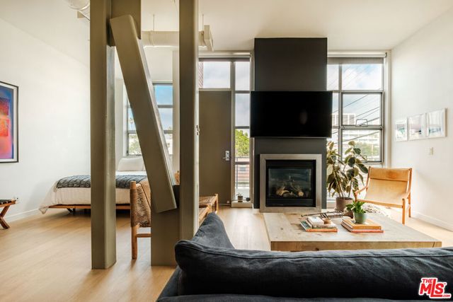 1912 Broadway 205, Santa Monica, CA 90404