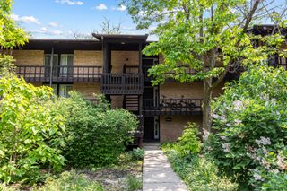 5515 Lakeside Drive 1D, Lisle, IL 60532