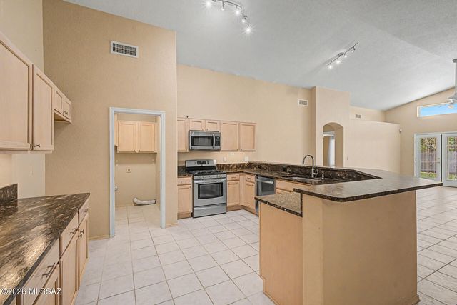 10164 E Falcon Point Drive, Tucson, AZ 85730