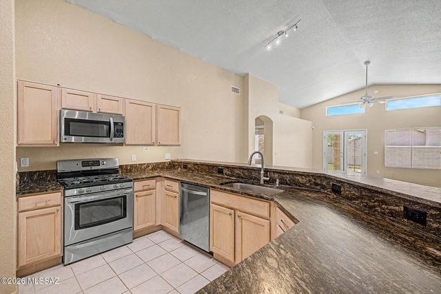 10164 E Falcon Point Drive, Tucson, AZ 85730
