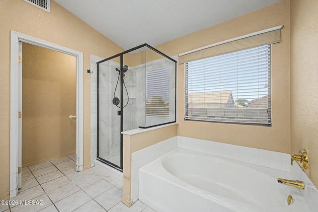10164 E Falcon Point Drive, Tucson, AZ 85730