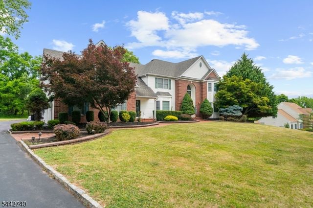 3 Regal Way, Raritan Twp., NJ 08822