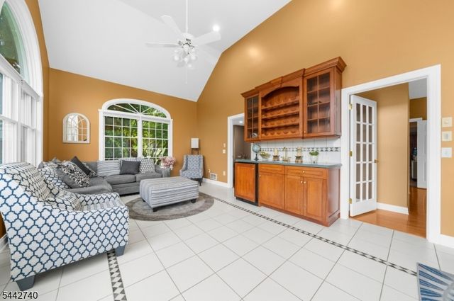 3 Regal Way, Raritan Twp., NJ 08822