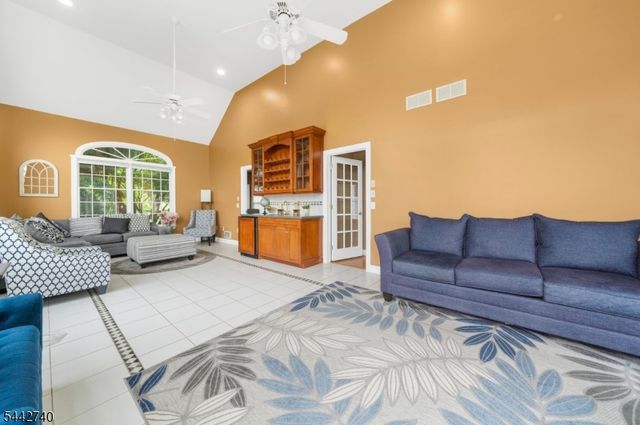 3 Regal Way, Raritan Twp., NJ 08822