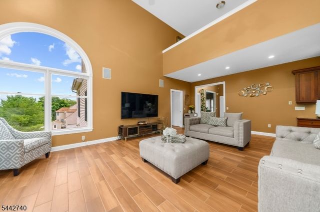 3 Regal Way, Raritan Twp., NJ 08822