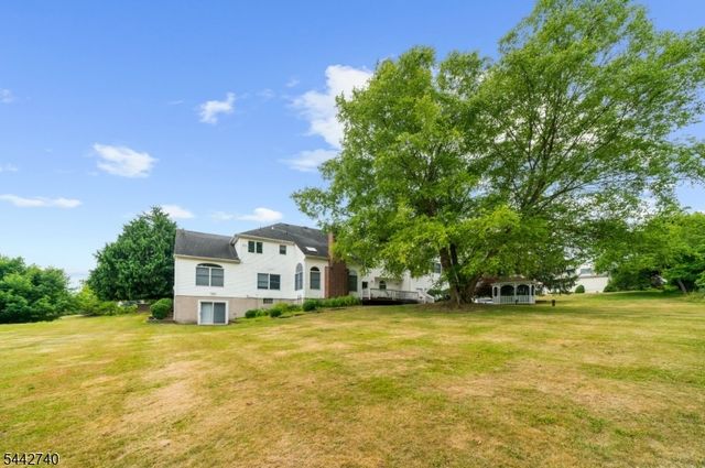 3 Regal Way, Raritan Twp., NJ 08822