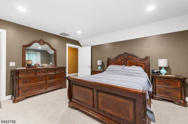 3 Regal Way, Raritan Twp., NJ 08822