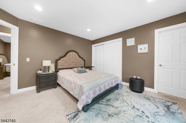 3 Regal Way, Raritan Twp., NJ 08822