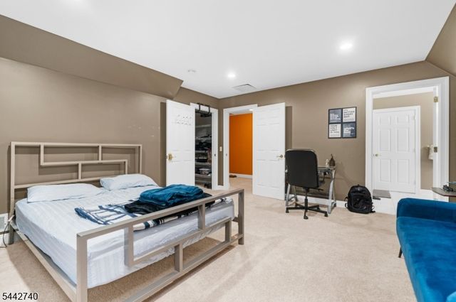 3 Regal Way, Raritan Twp., NJ 08822
