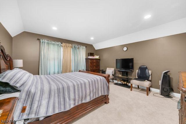3 Regal Way, Raritan Twp., NJ 08822