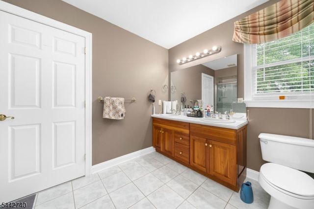 3 Regal Way, Raritan Twp., NJ 08822