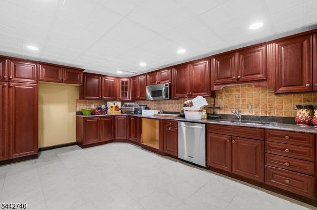3 Regal Way, Raritan Twp., NJ 08822