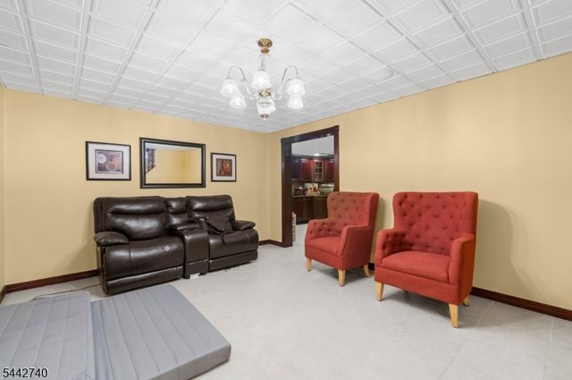 3 Regal Way, Raritan Twp., NJ 08822