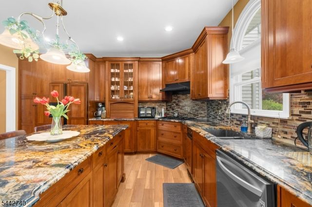3 Regal Way, Raritan Twp., NJ 08822