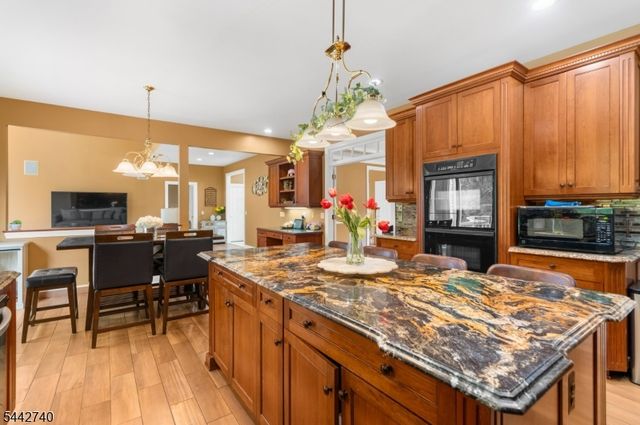 3 Regal Way, Raritan Twp., NJ 08822