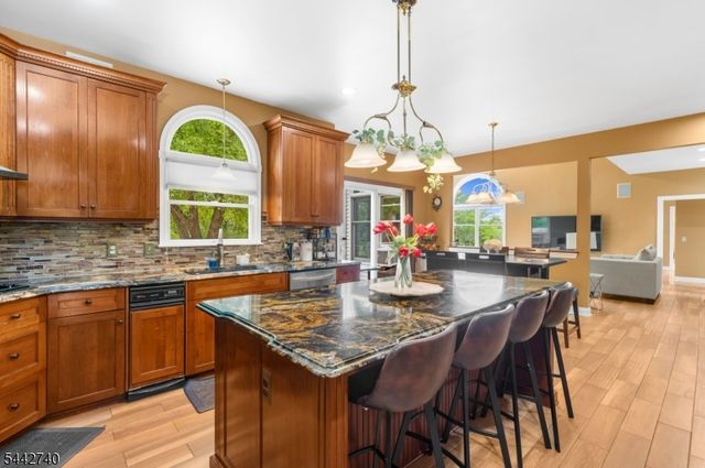 3 Regal Way, Raritan Twp., NJ 08822