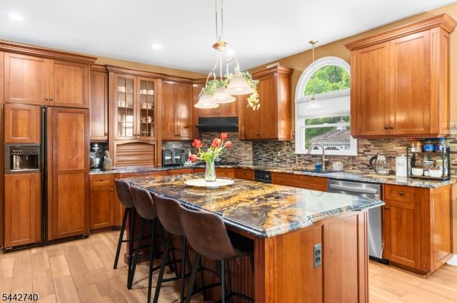 3 Regal Way, Raritan Twp., NJ 08822