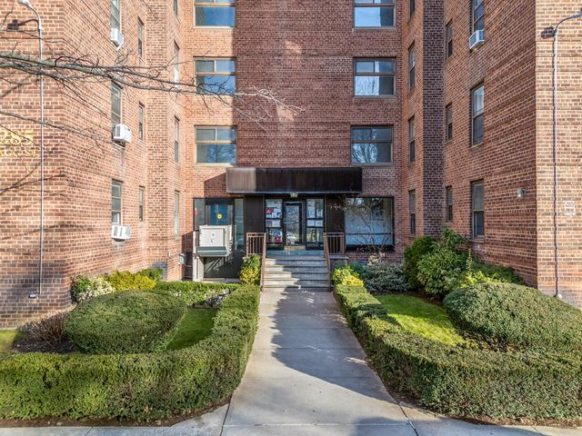 2285 Bragg St Apt 2H, New York City, NY 11229