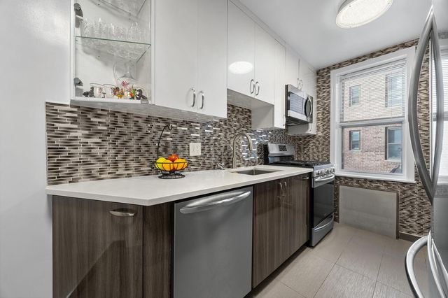 2285 Bragg St Apt 2H, New York City, NY 11229