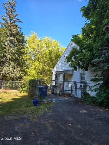 14 Meadow Lane, Colonie, NY 12110