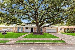 4406 Hall Park Dr, San Antonio, TX 78218