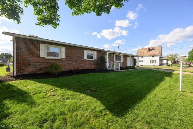 804 4th Street SE, New Philadelphia, OH 44663