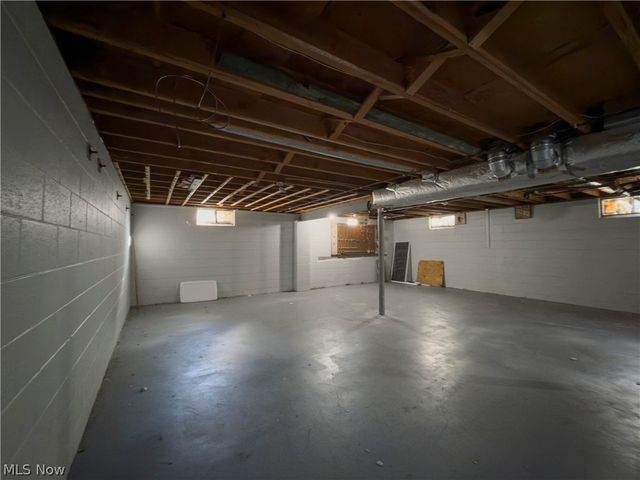 804 4th Street SE, New Philadelphia, OH 44663