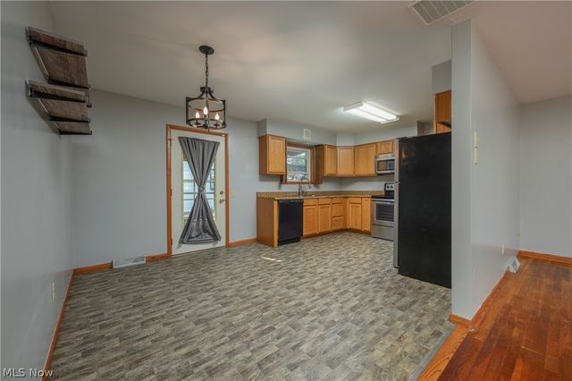 804 4th Street SE, New Philadelphia, OH 44663