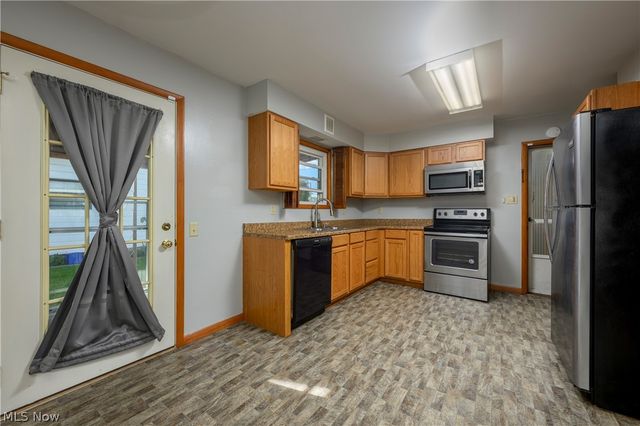 804 4th Street SE, New Philadelphia, OH 44663