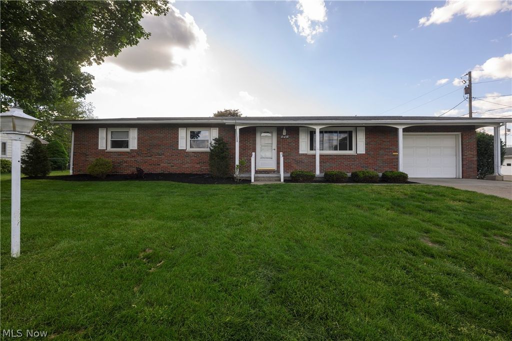 804 4th Street SE, New Philadelphia, OH 44663