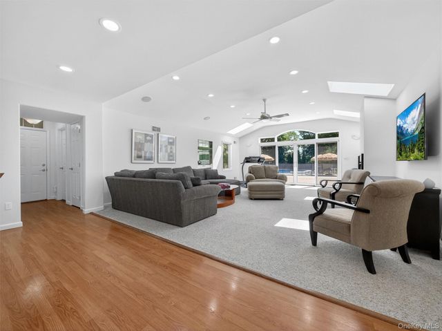6 Wilton Circle, New City, NY 10956