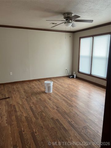 900 SE 7th Street, Wagoner, OK 74467