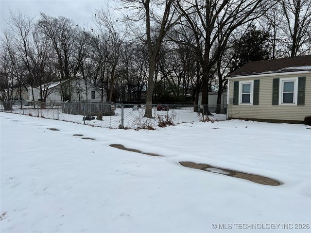 900 SE 7th Street, Wagoner, OK 74467