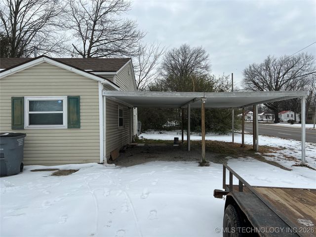 900 SE 7th Street, Wagoner, OK 74467