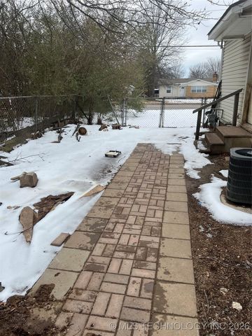 900 SE 7th Street, Wagoner, OK 74467