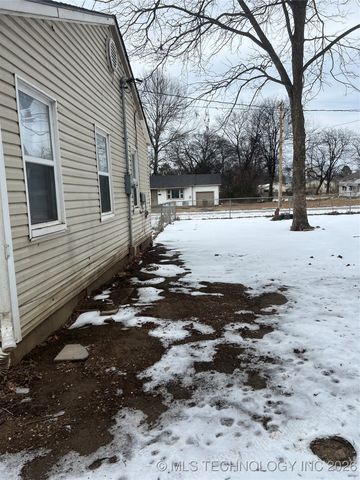 900 SE 7th Street, Wagoner, OK 74467